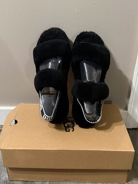 Black Ugg Slippers